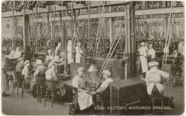 Workers_in_the_fuse_factory_Woolwich_Arsenal_Flickr_4615367952_d40a18ec24_o